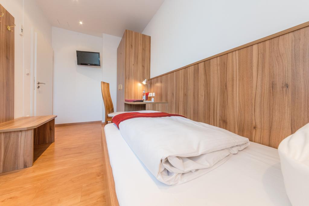 Hotel Drei Loewen Dachau Bilik gambar