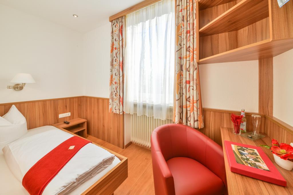 Hotel Drei Loewen Dachau Bilik gambar