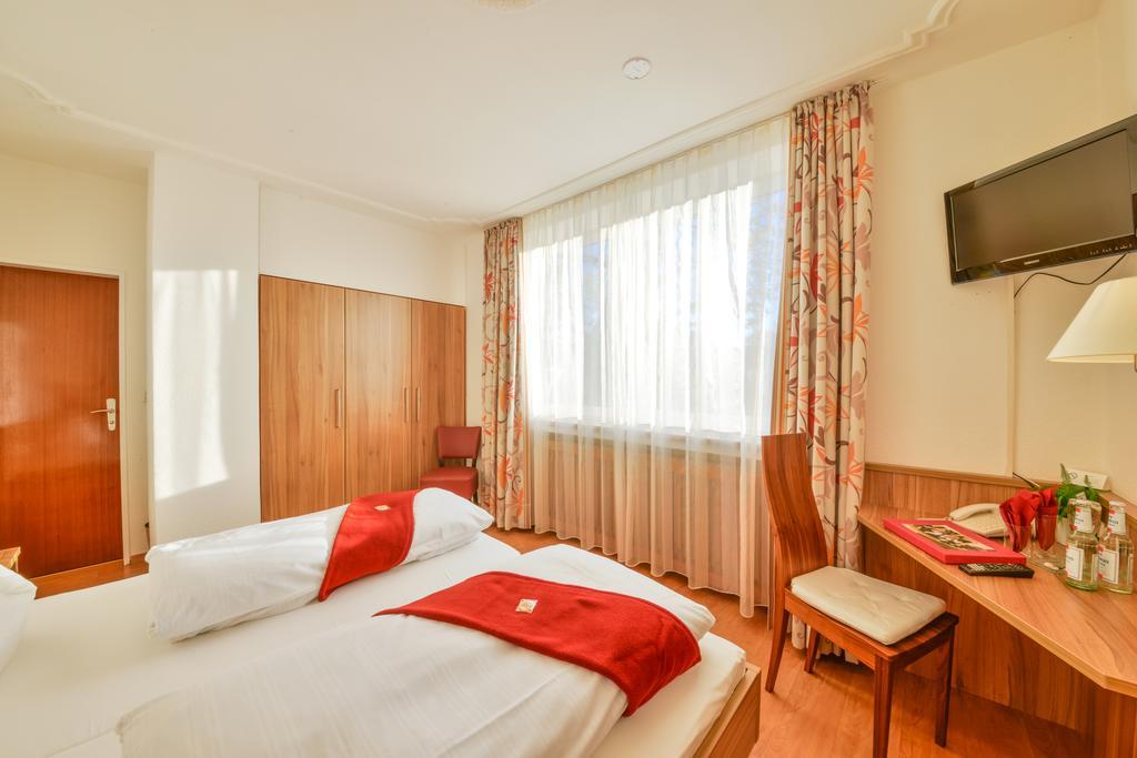 Hotel Drei Loewen Dachau Bilik gambar