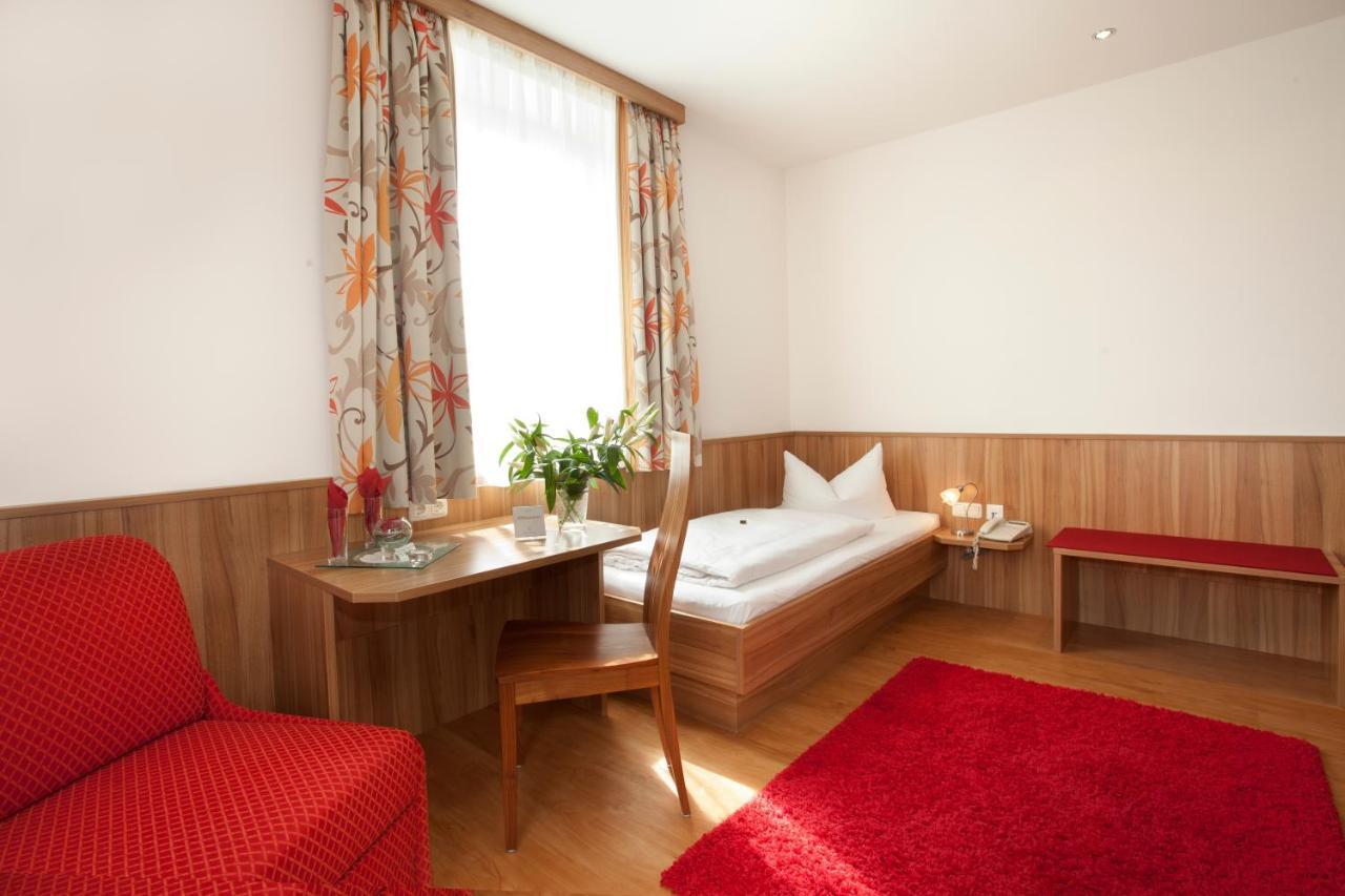 Hotel Drei Loewen Dachau Bilik gambar